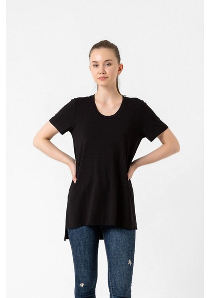 Viskon Yırtmaçlı Yuvarlak Yaka Regular T-Shirt