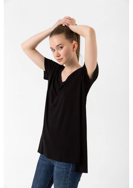 Viskon Yırtmaçlı V Yaka Regular T-Shirt