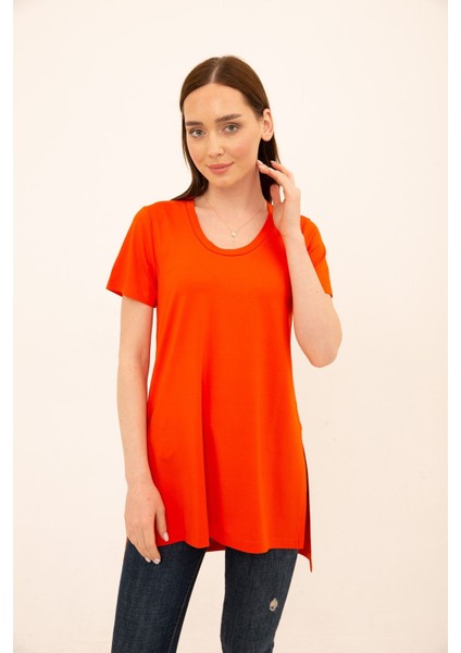 Viskon Yırtmaçlı Yuvarlak Yaka Regular T-Shirt