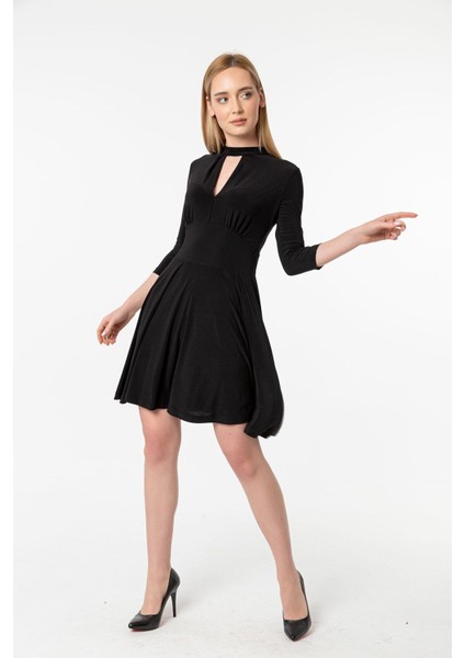 Yakada Büzgü ve Dekolte Detay Hareketli Etek Elbise modelleri