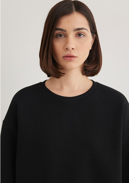 Kadın Bisiklet Yaka Siyah Basic Sweatshirt 1610198-900 indirimleri