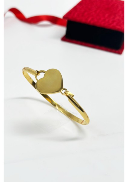 - Kalp Detaylı Kelepçe Bileklik - Paslanmaz Çelik - Özel Hediye Paketinde