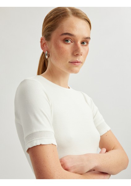 Viskon Slim Fit Kısa Kollu Bisiklet Yaka Tişört