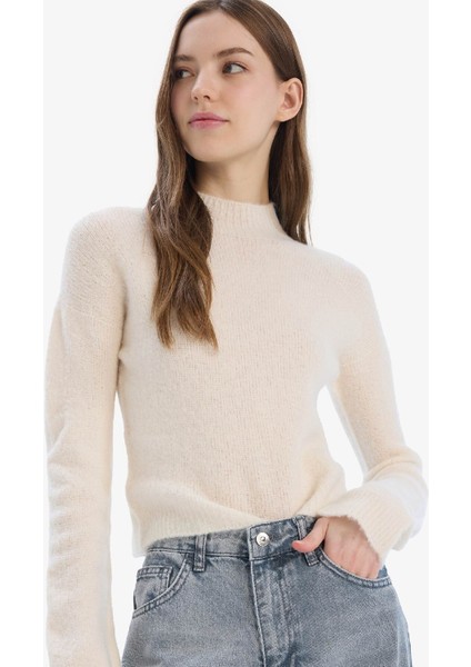 Regular Fit Bisiklet Yaka Dikişsiz Basic Düz Triko Kazak indirimleri