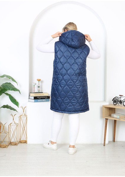 Kadın Büyük Beden Lacivert Kapüşonlu Kapitone Cepli Uzun Yelek 65N38334