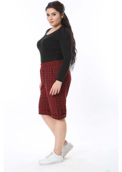 Kadın Büyük Beden Kırmızı Beli Lastikli Yan Cepli Ekose Desenli Bermuda 65N38678
