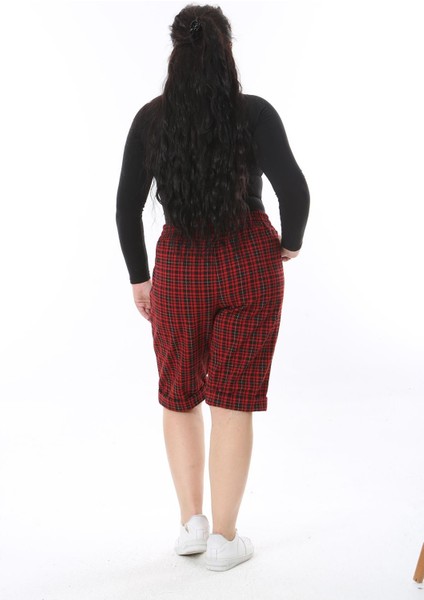 Kadın Büyük Beden Kırmızı Beli Lastikli Yan Cepli Ekose Desenli Bermuda 65N38678