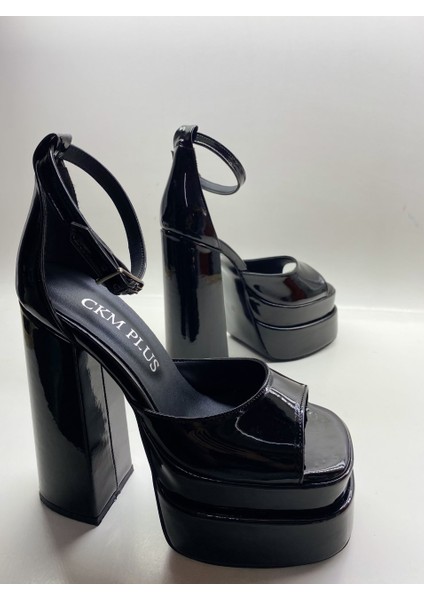 Siyah Rugan Bilekten Bağlamalı Çift Platform Topuklu Sandalet fiyatları