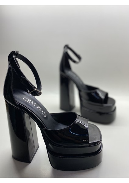 Siyah Rugan Bilekten Bağlamalı Çift Platform Topuklu Sandalet modelleri
