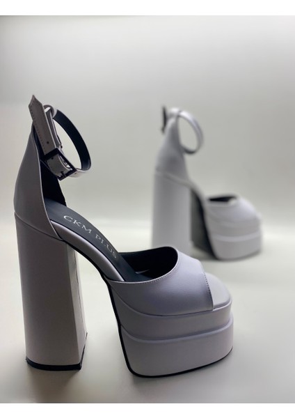 Hayyshoes Beyaz Mat Bilekten Bağlamalı Çift Platform Topuklu Sandalet