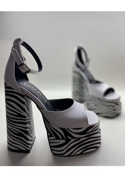 Beyaz -Zebra Bilekten Bağlamalı Çift Platform Topuklu Sandalet