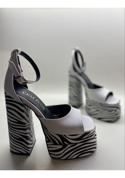 Beyaz -Zebra Bilekten Bağlamalı Çift Platform Topuklu Sandalet modelleri