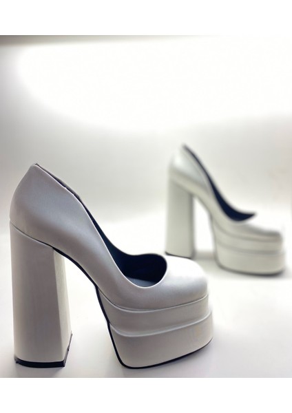 Beyaz Saten Kapalı Burun Çift Platform Topuklu Sandalet modelleri