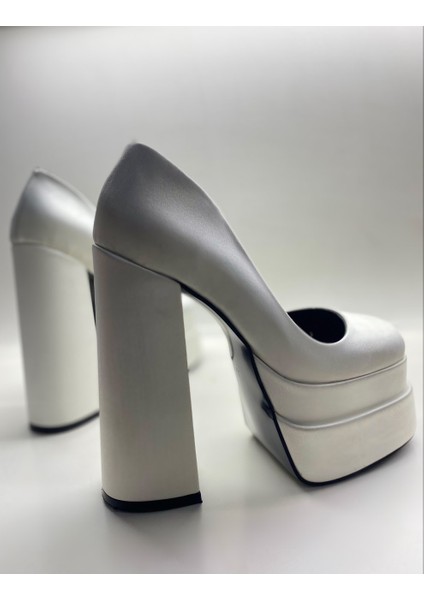 Beyaz Saten Kapalı Burun Çift Platform Topuklu Sandalet fırsatları