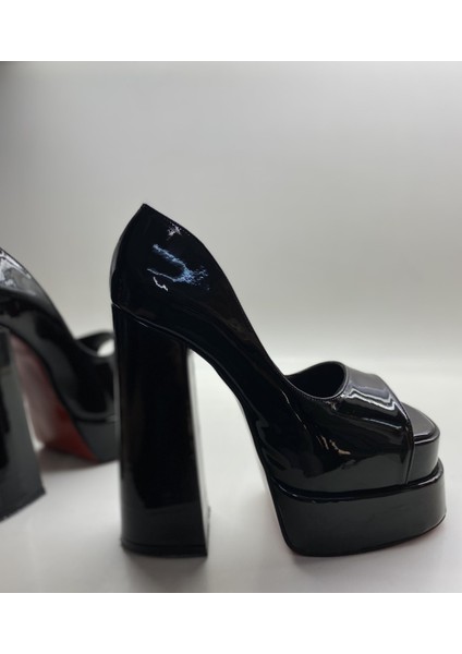 Siyah Rugan Çift Platform Topuklu Sandalet fiyatları