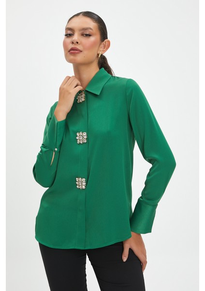 Kadın Taş Düğme Detaylı Gömlek - Şıklığı ve Zarafeti Birleştiren Tasarım