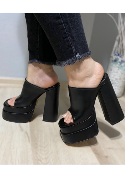 Siyah Mat Çift Platform Topuklu Sandalet