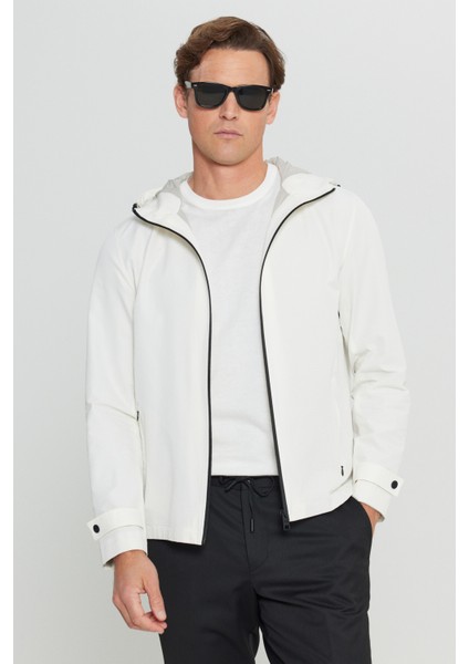 Softshell Rüzgar Geçirmez Standart Fit Normal Kesim Kapüşonlu Cepli Mont