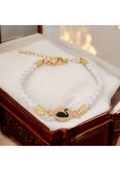 Özgürlüğün ve Zarafetin Simgesi Olan Kuş Motifiyle ve 14 Ayar Altınla Tasarlanmış Şık Bileklik