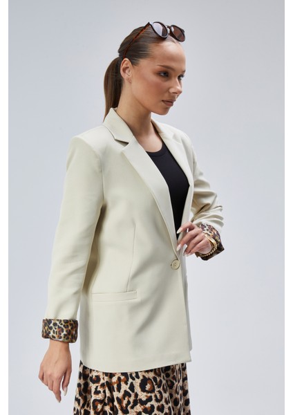 Kadın Kruvaze Yaka Kolu Katlama Detaylı Regular Vatkalı Blazer Ceket