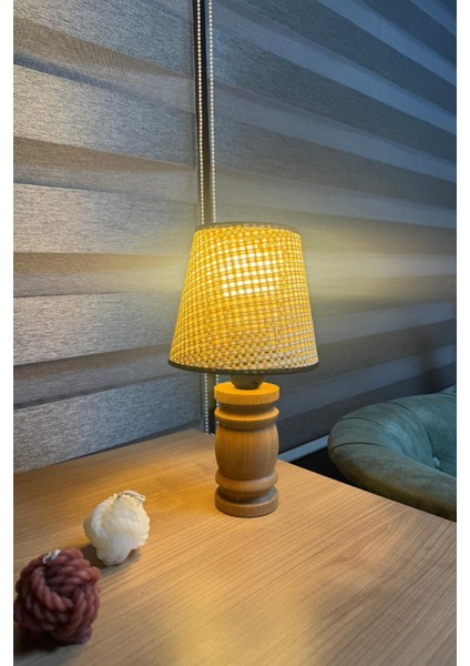 Naturel hasır başlıklı ahşap abajur 105