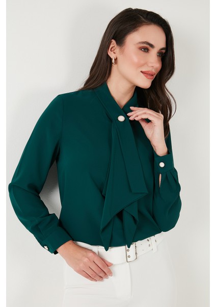 Standart Fit Taşlı Düğmeli Fularlı Yaka Uzun Kollu Gömlek Kadın Gömlek 611GO00333 fırsatları