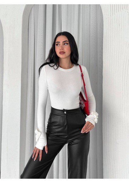 Kol Parmak Geçirmeli Gül Detaylı Uzun Kollu T-Shirt