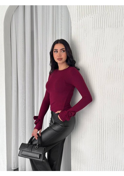 Kol Parmak Geçirmeli Gül Detaylı Uzun Kollu T-Shirt