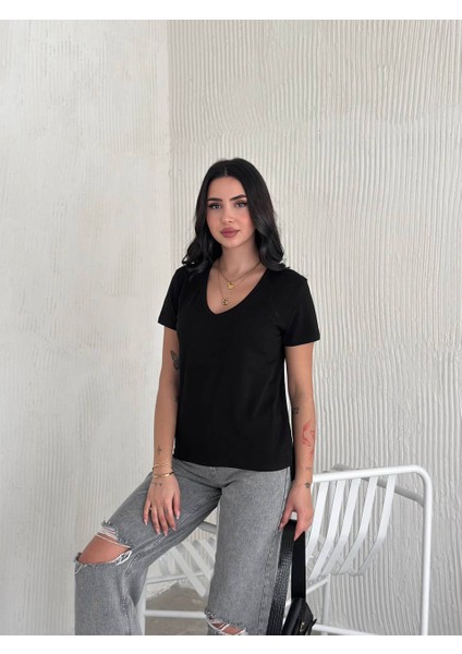 V Yaka Basic Kadın T-Shirt
