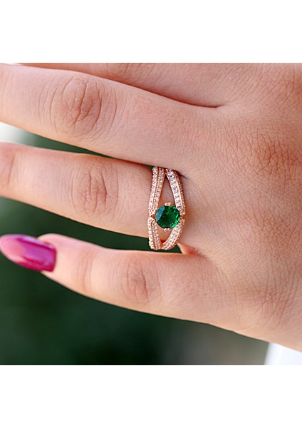 Zümrüt Beyaz Taşlı Tektaş Gümüş Yüzük