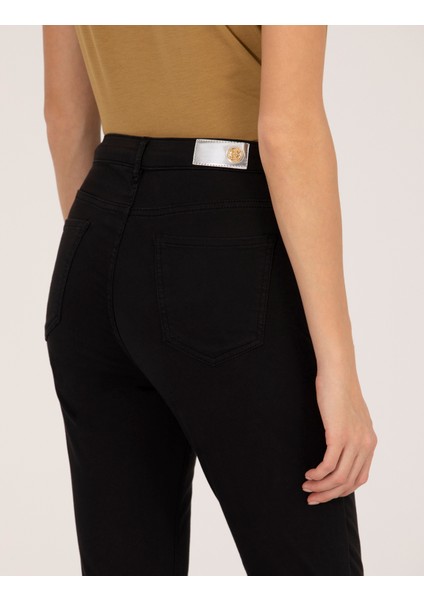Kadın Siyah Skinny Fit Kanvas Pantolon 50263983-VR046