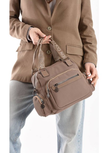 Kadın El ve Çapraz Askılı Çanta