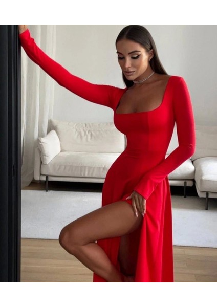 Kadın Kare Yaka Derin Göğüs ve Bacak Dekolteli Midi Boy Elbise