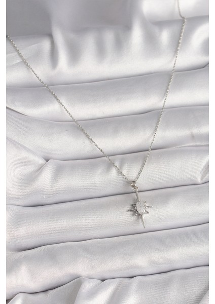 Pirinç Gümüş Renk Zirkon Taşlı Kuzey Yıldızı Model Kadın Kolye - Lisinya