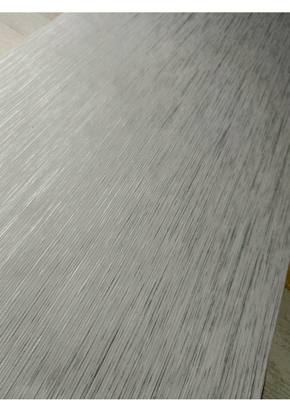 Açık Gri Gümüş Parlak Çizgili Silinebilir Kabartmalı Sade Duvar Kağıdı 5 M² fırsatları