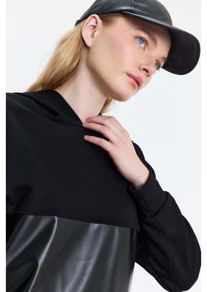 3012 Kapüşonlu Deri Detay Sweat Siyah fırsatları