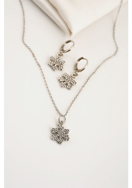 Kar Tanesi Tasarımlı Gümüş Renkli Kolye Küpe Takı Seti