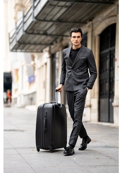 Sivri Yaka Kruvaze Slim Fit Takım Elbise fırsatları