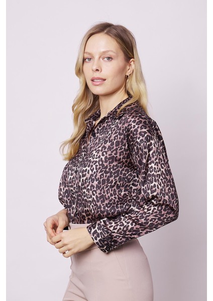 Kadın Desenli Likrasız Kumaş Yakalı Düşük Omuzlu Uzun Kol Gömlek-Leopar indirimleri