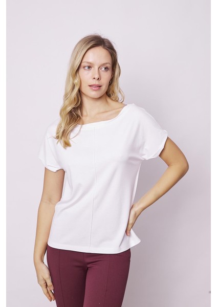 Kadın Likrasız Şık Span Kumaş Kayık Yaka Önü Dikişli Düşük Omuzlu T-Shirt Bluz-Beyaz