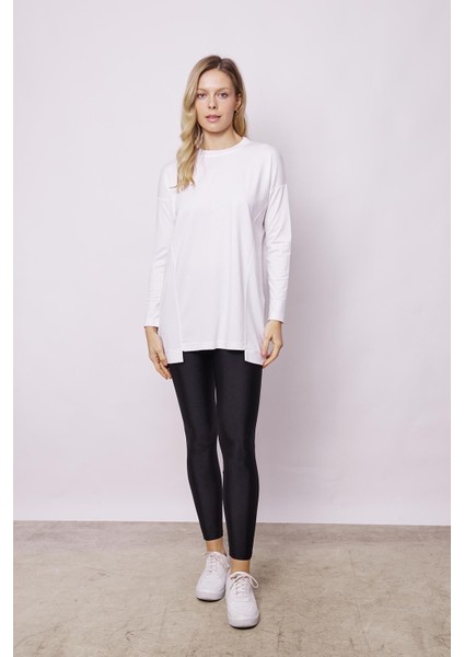 Kadın Sıfır Yaka Uzun Kol Hafif Likralı Kumaş Rahat Kesim(Göbeği Gizler) Tunik Bluz-Beyaz