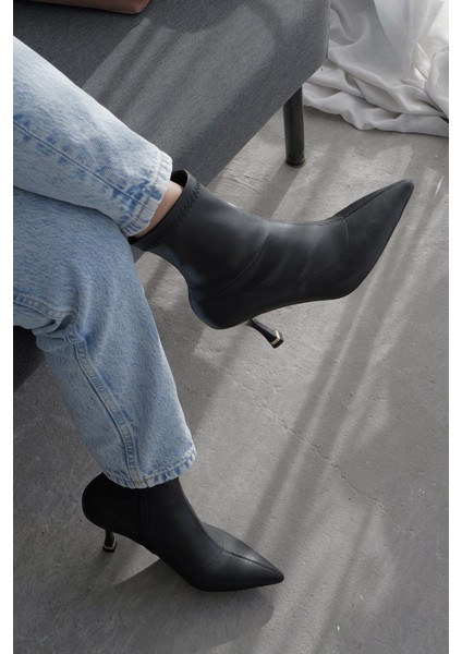 Siyah Streç Topuklu Ayakkabı fırsatları