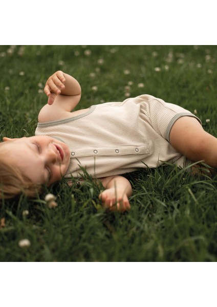 Yeşil Detaylı Bej Waffle Askılı Barbatöz modelleri