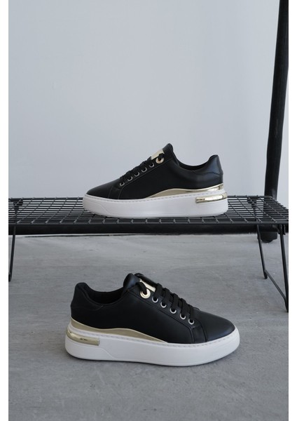 Gold Detay Sneaker