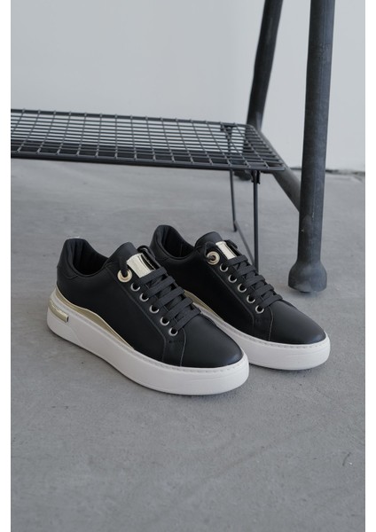 Gold Detay Sneaker