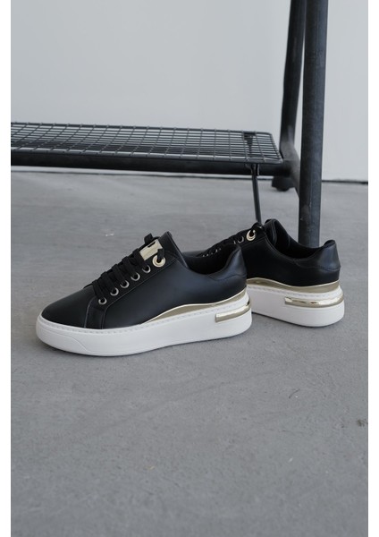 Gold Detay Sneaker