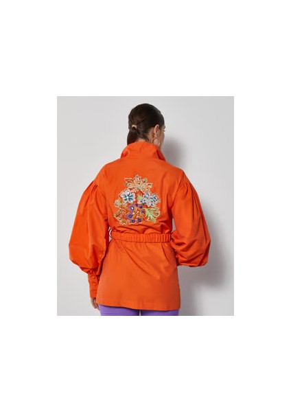 Şık Kadın Mont- Işlemeli - Kemer Detaylı - Modern Tasarım - Günlük Kullanım Için Mont fırsatları