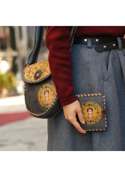 Frida Figürlü Tasarımlı Capraz Örgulu Kol Cantası Antrasit ve Cuzdan Antrasit Kombin modelleri