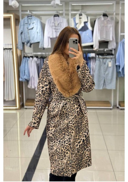Kuşaklı Leopar Desenli Kürklü Kaşe Kaban