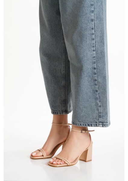 Nude Kadın 8 cm Kalın Topuklu Ayakkabı